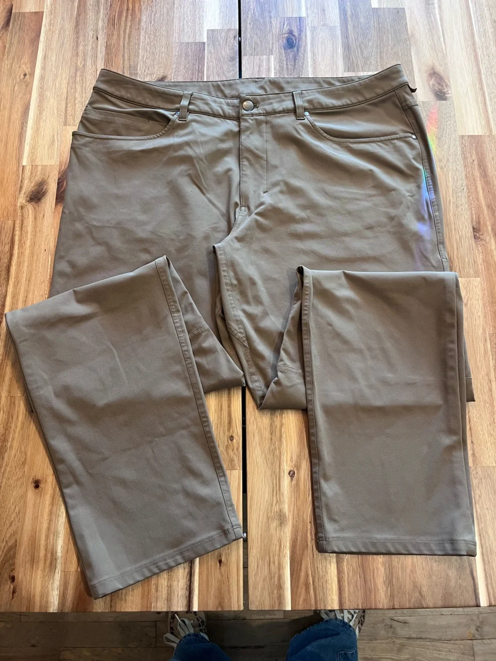 Lululemon Men’s ABC 5 Pocket Pants Green Khaki Size 38 x 33 approx